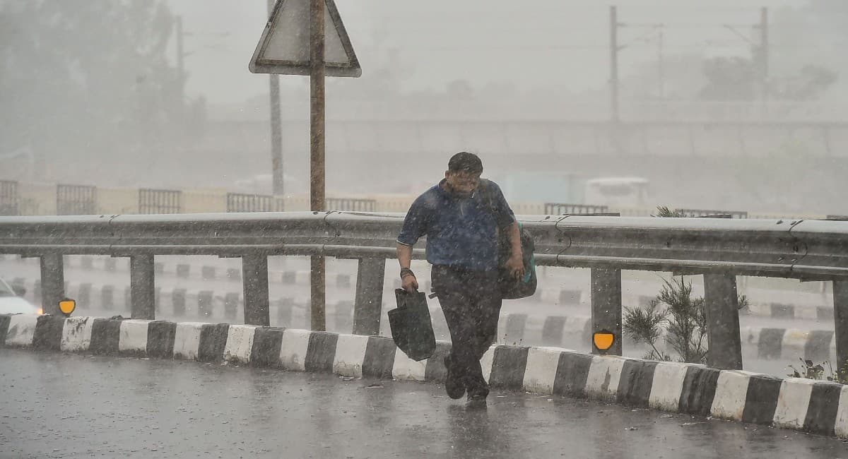 Weather Forecast Today : दिल्ली-एनसीआर में आज भी होगी बारिश, जानें कैसा रहेगा अन्य राज्यों का मौसम