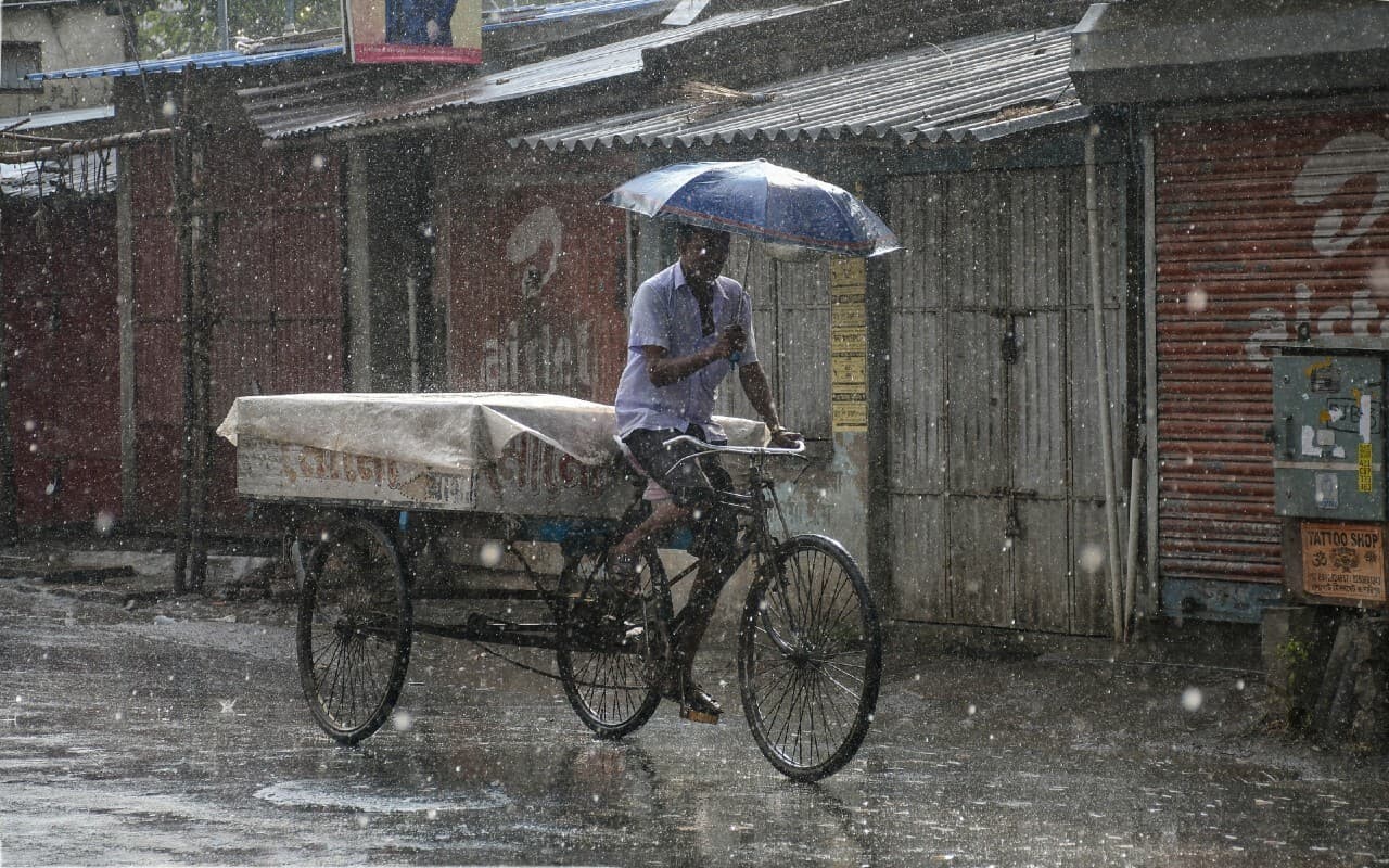 Weather Forecast: चक्रवाती तूफान बिपरजॉय मचा सकता है भयंकर तबाही, गृह मंत्रालय ने कहा- बचाव टीमें तैयार