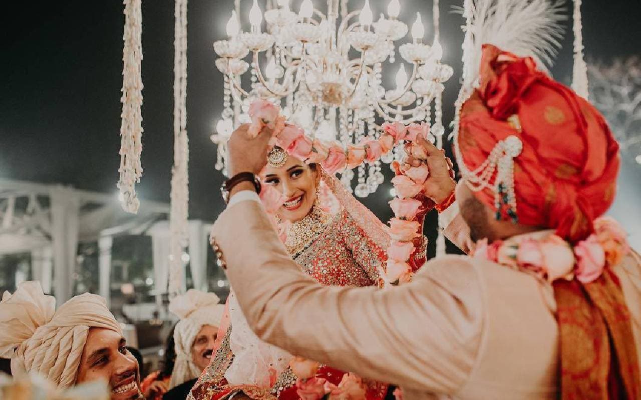 Wedding: महंगाई के इस दौर में सीमित खर्च में भी होगी यादगार शादी, यहां जानें सेविंग टिप्स