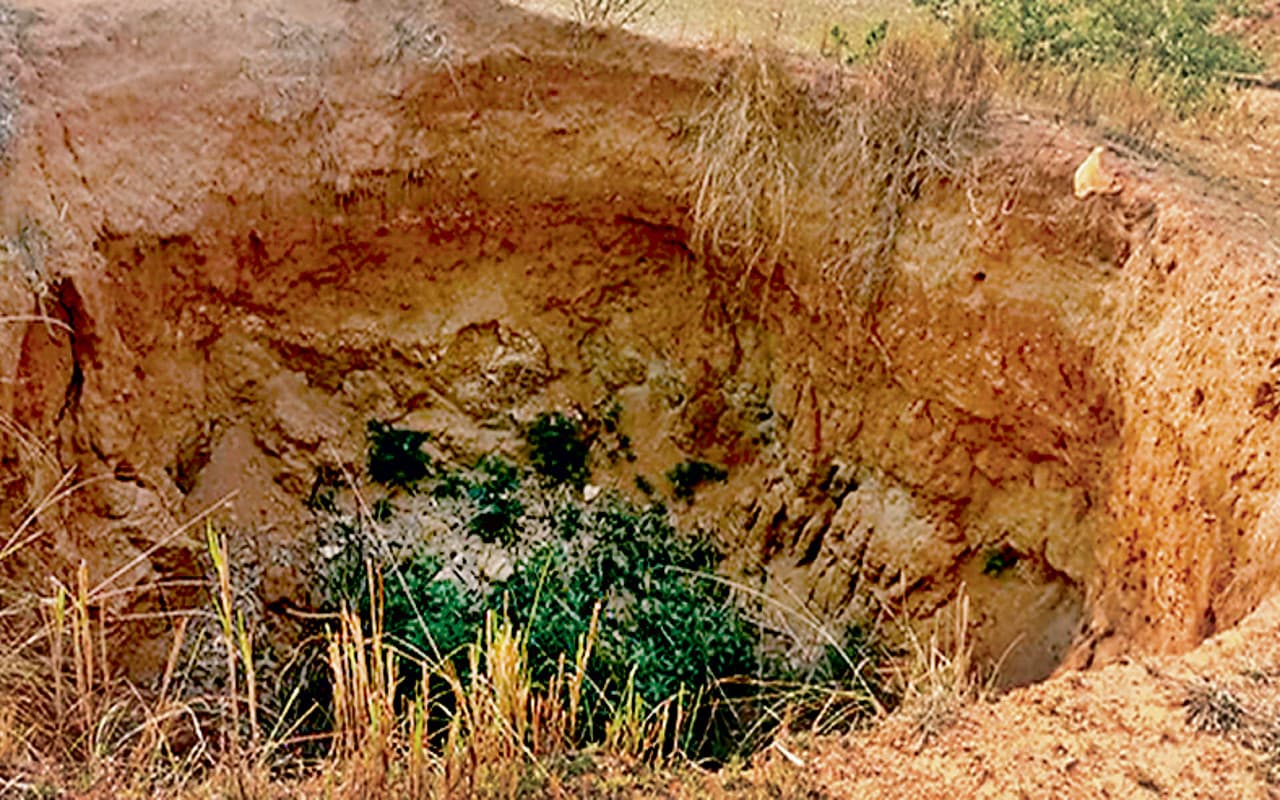 गिरिडीह : मनरेगा कार्य में गड़बड़झाला, कुएं की खुदाई अधूरी, राशि की हुई निकासी