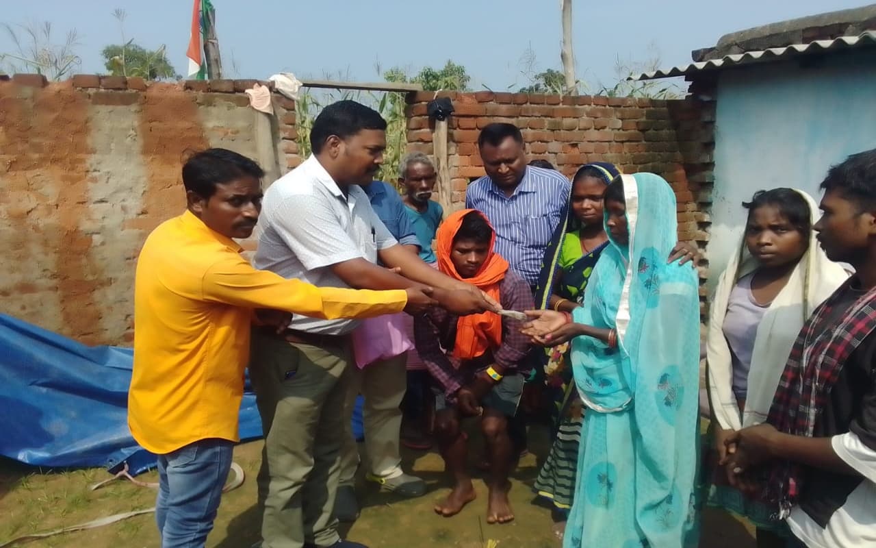 जिंदा रहते नहीं मिली पलामू टाइगर रिजर्व के ट्रैकर गार्ड को मजदूरी, पैसे के अभाव में इलाज के दौरान मौत