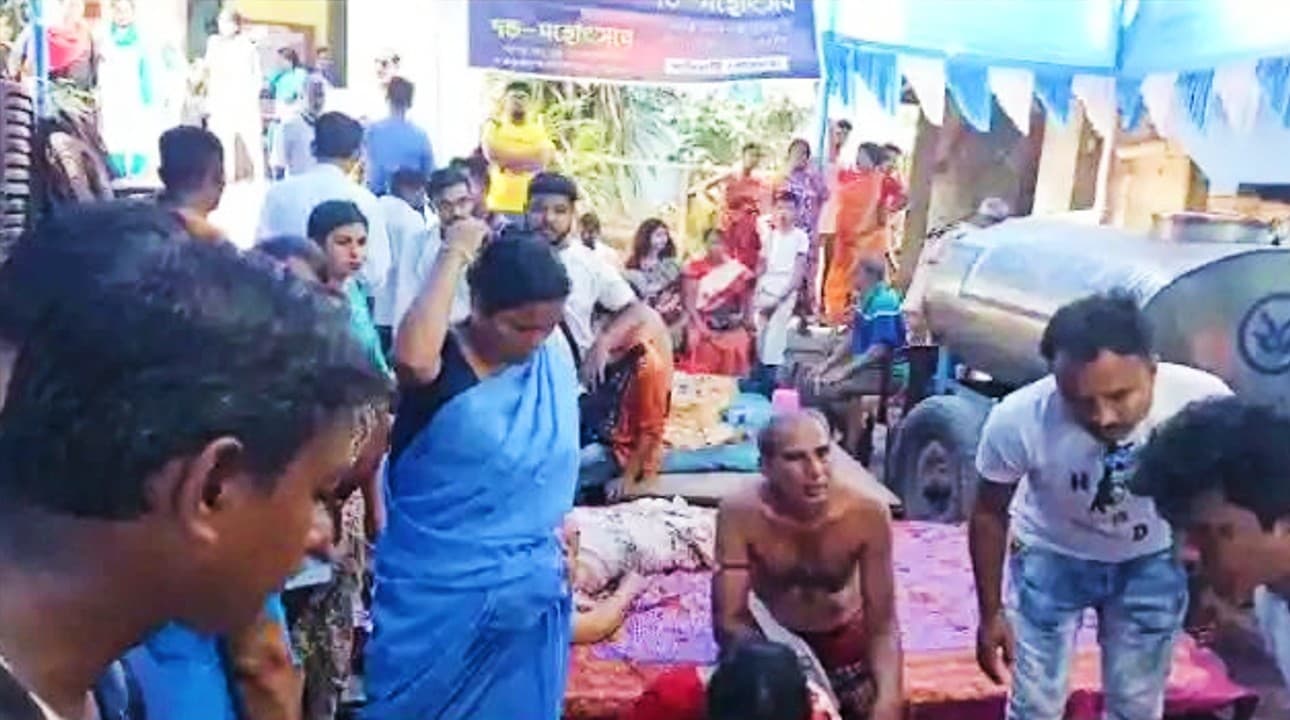 पानीहाटी में दंड महोत्सव में 4 श्रद्धालुओं की मौत, 26 से ज्यादा बीमार, ममता बनर्जी ने शोक जताया