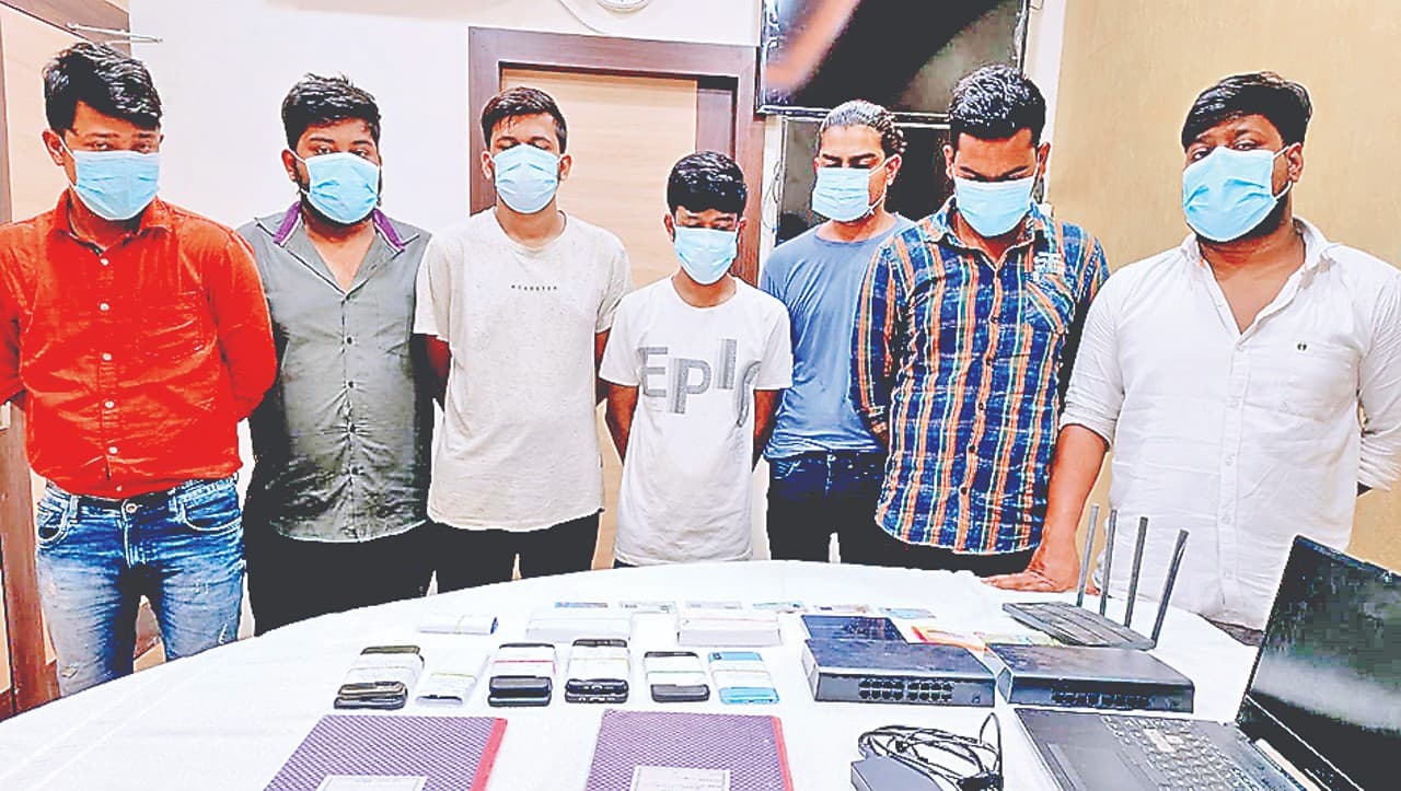 सॉल्टलेक : एक और फर्जी कॉल सेंटर का भंडाफोड़, सात गिरफ्तार