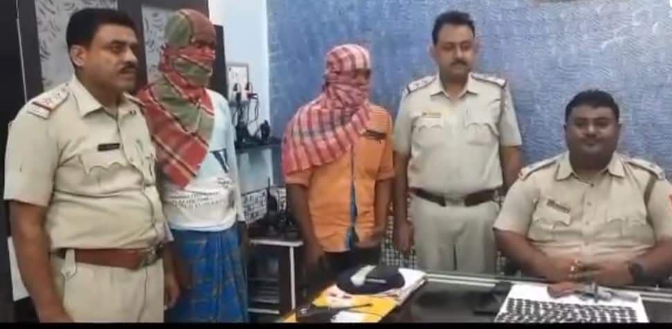 बंगाल में सोने के मोहरों की कहानी सुनाकर ठगबाजी का सिलसिला फिर शुरू ! पुलिस ने दौड़ाकर दो को दबोचा