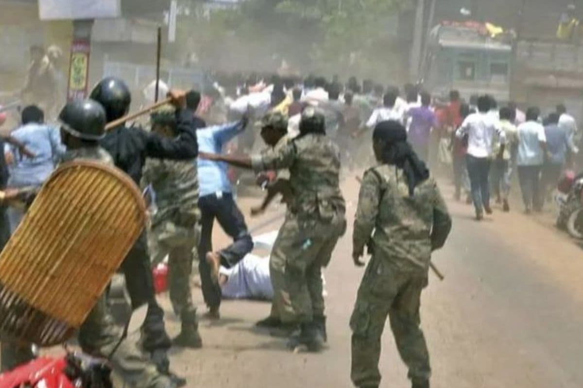 बंगाल पंचायत चुनाव से पहले हिंसा जारी, कैनिंग में जवानों पर फेंके बम-पत्थर, पुलिस ने आंसू गैस के गोले दागे