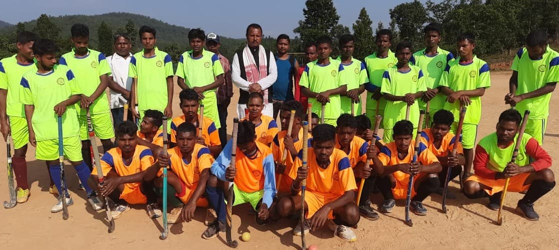 पश्चिमी सिंहभूम में राज्यस्तरीय हॉकी प्रतियोगिता का समापन, ये टीम बनी विजेता