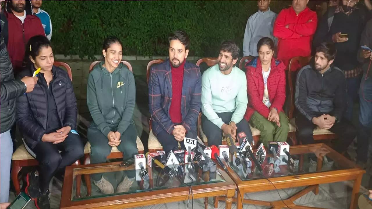 Wrestlers Vs WFI: भारत सरकार ने डब्ल्यूएफआई की सभी गतिविधियों को स्थगित करने का लिया निर्णय