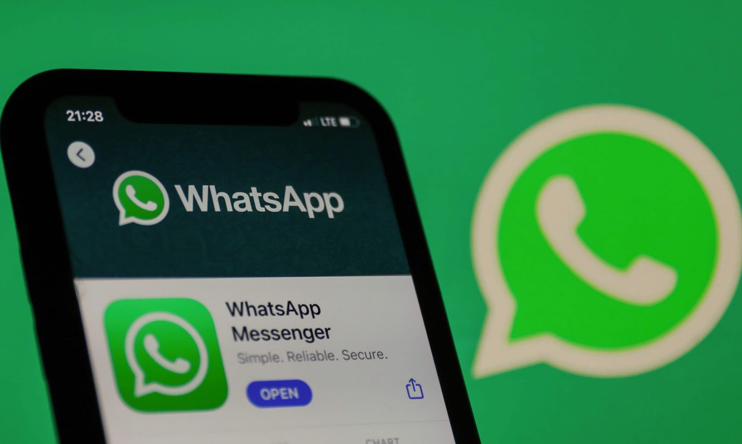 WhatsApp New Feature: अब व्हाॅट्सऐप बताएगा कौन-सा स्टिकर करें सेंड, आ रहा नया स्टिकर सजेशन फीचर