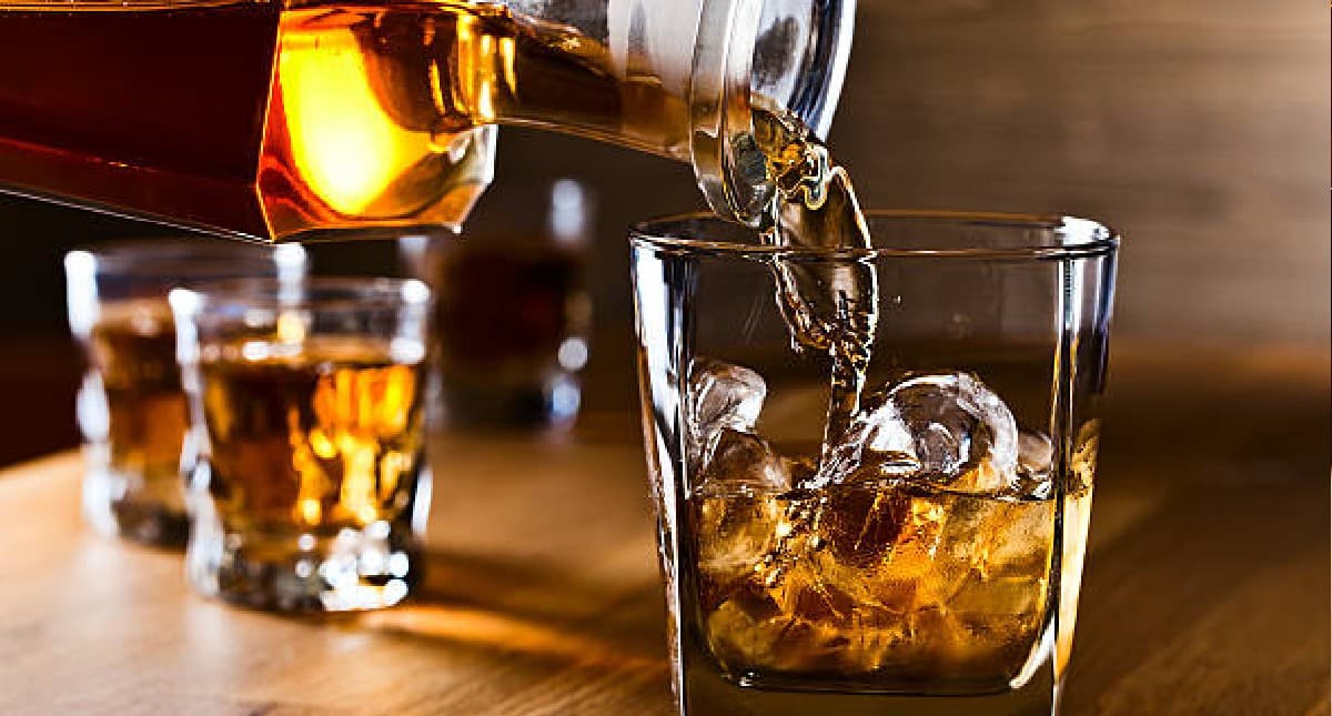 World Whiskey Day 2022: वर्ल्ड व्हिस्की डे पर जानें Whiskey और Whisky में क्या फर्क है?