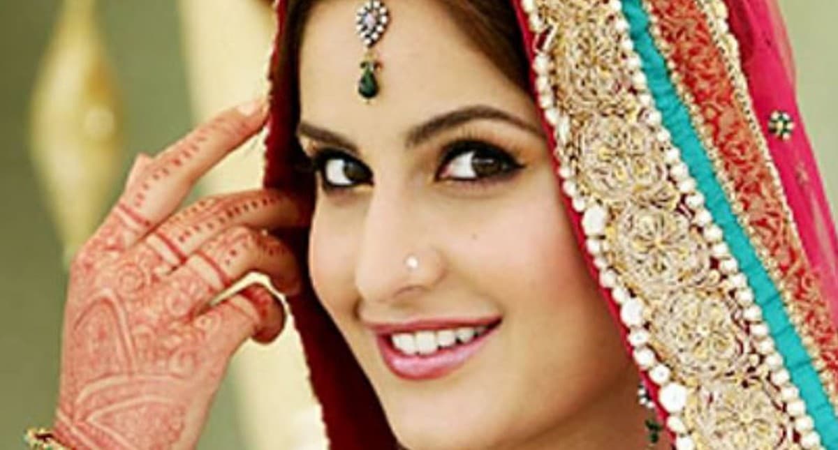 Vicky Katrina Wedding: कैटरीना के हाथों में लगेगी लाख रुपए की सोजत की मेहंदी, नैचुरल ऑयल से तैयार की जा रही