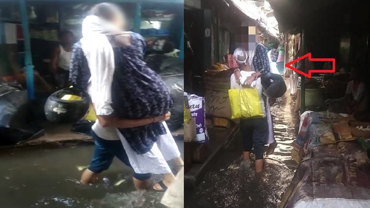 भागलपुर में बीच बाजार पत्नी को गोद में उठाकर ले जाने की मजबूरी, बारिश खोलती है स्मार्ट सिटी की पोल; PHOTO