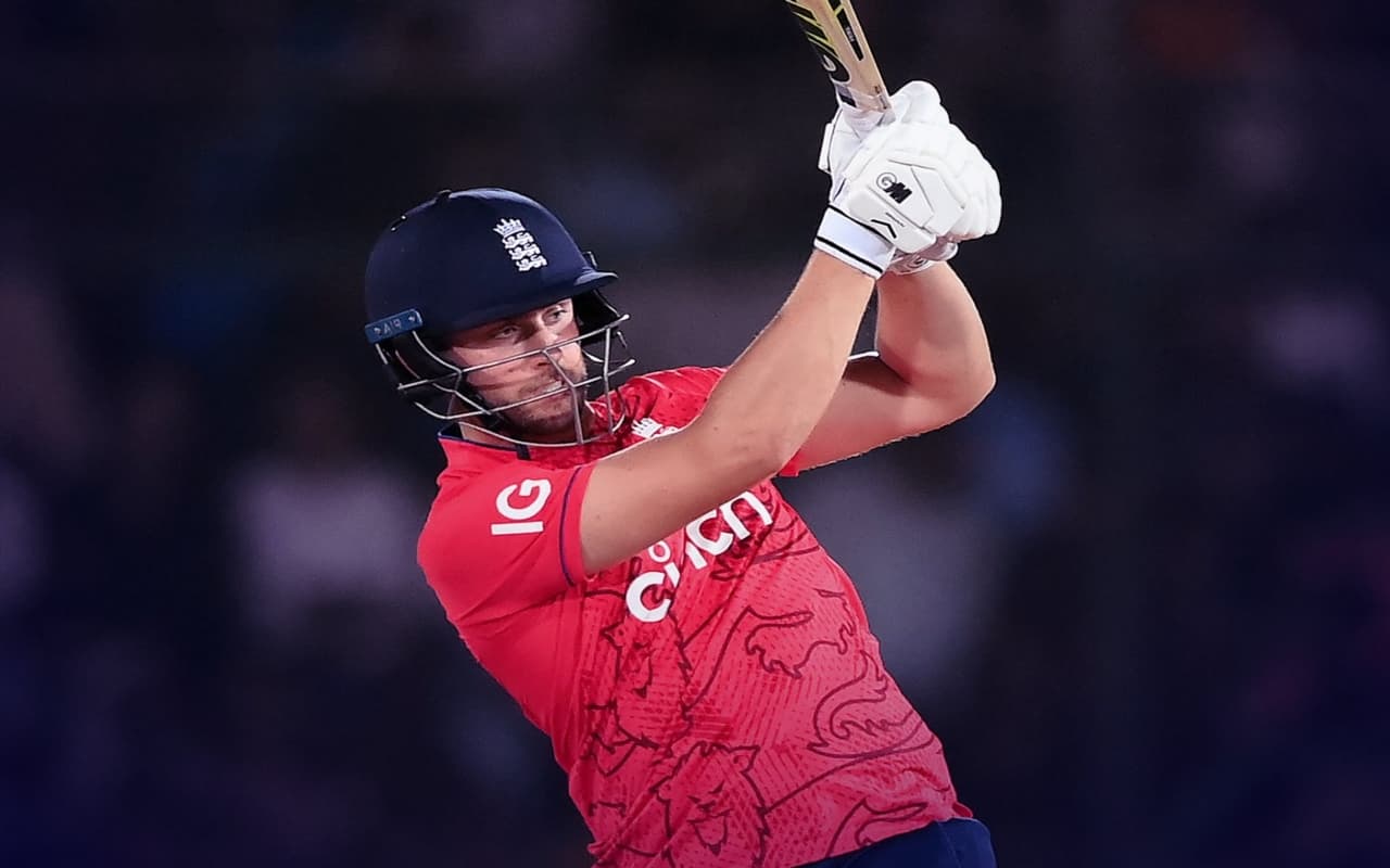 IPL 2023: आईपीएल से पहले RCB को लगा बड़ा झटका, करोड़ों का खिलाड़ी हुआ बाहर