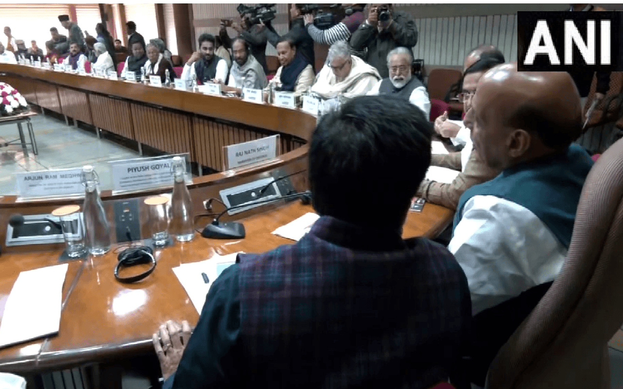 शीतकालीन सत्र से पहले सरकार ने बुलाई सर्वदलीय बैठक, विपक्षी दलों ने इन मुद्दों पर की चर्चा की मांग