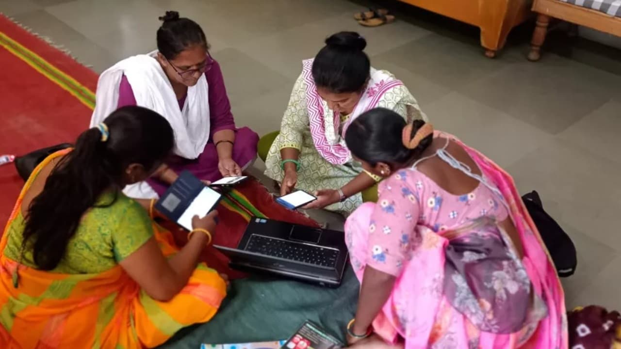 महिलाओं के लिए बिजनेस शुरू करना हुआ आसान, पीएम की इस योजना से झट से मिलेगा लोन, जानें वित्त मंत्री ने क्या कहा