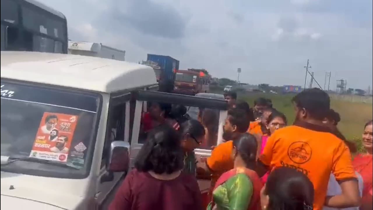 मुंबई में दशहरा की रैली से पहले भिड़ंत, ठाकरे समर्थक महिलाओं ने शिंदे गुट के वर्कर्स की कर दी धुनाई