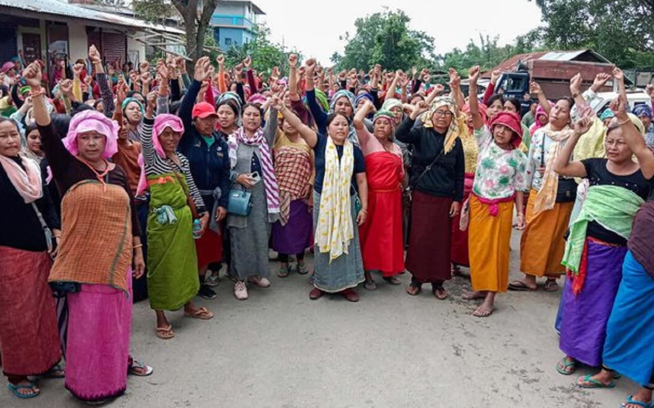 मणिपुर में महिलाओं ने खोला मोर्चा, अंग्रेजों को भी घुटने टेकने पर कर दिया था मजबूर, ऐसा रहा आंदोलन का इतिहास