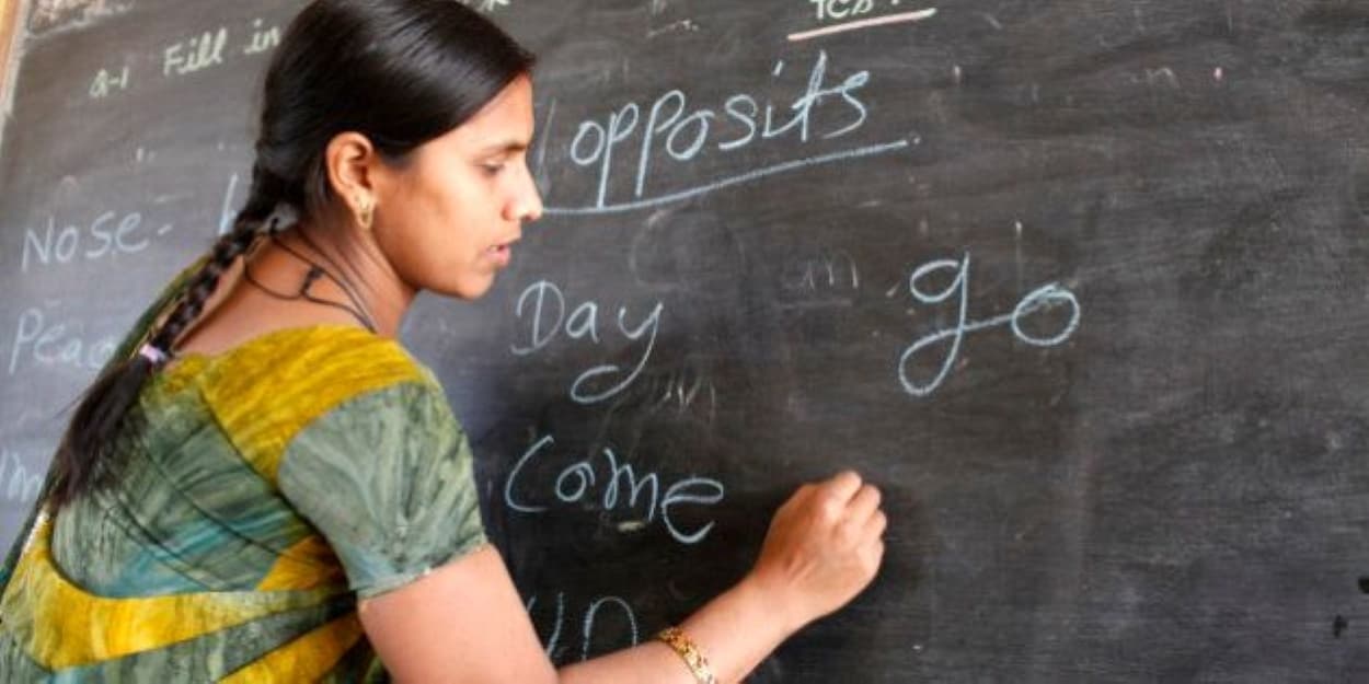 Teacher Vacancy: असिस्टेंट टीचर के 5,500 पदों पर निकली वैकेंसी, 70 हजार तक मिलेगी सैलरी