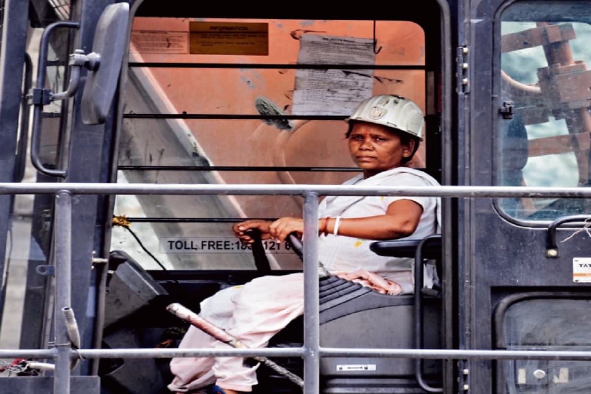 May Day 2023: झारखंड में BCCL-CCL में कामगार महिलाएं बनीं मिसाल, बनाई अपनी अलग पहचान