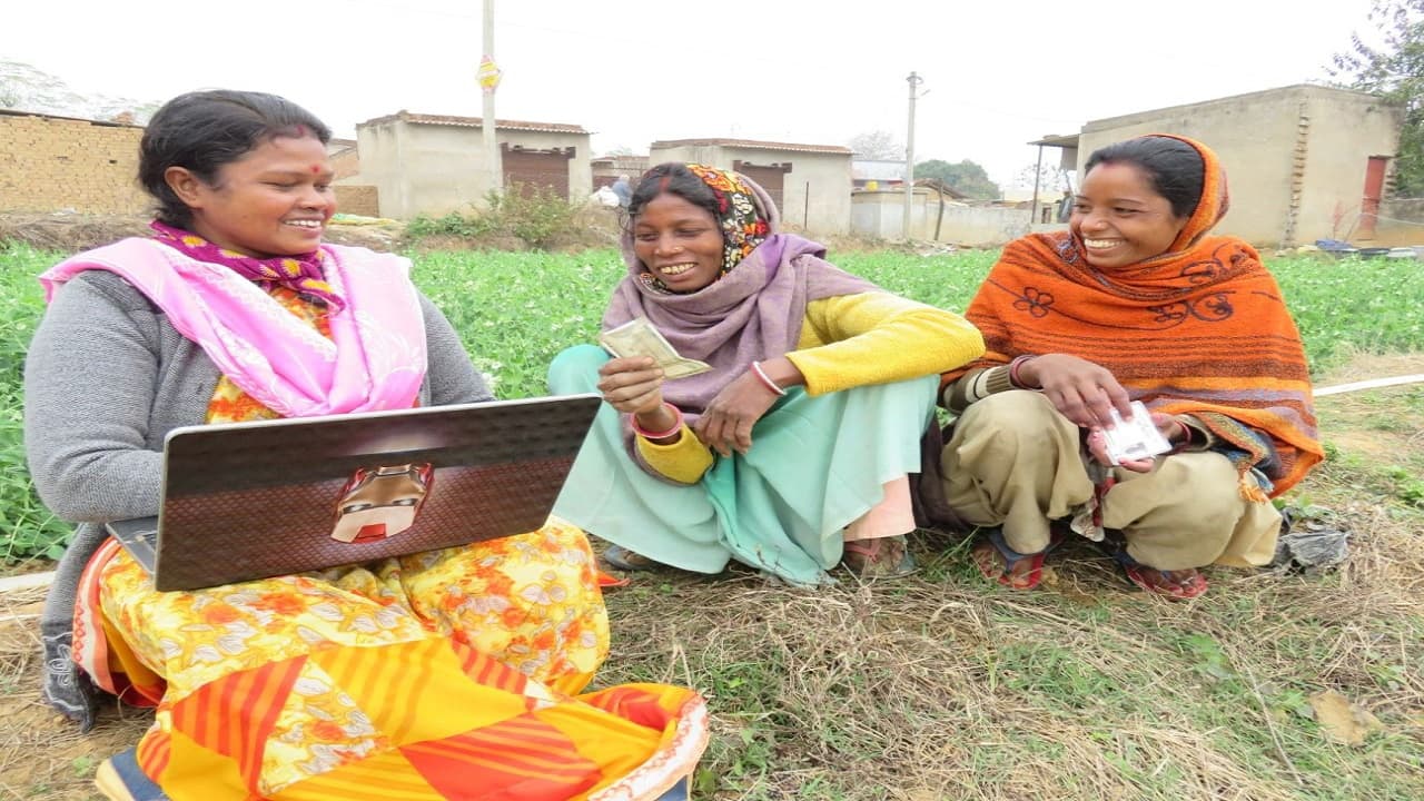 Women's Day 2022: चूल्हा-चौका करने वाली झारखंड की ग्रामीण महिलाएं आखिर कैसे भरने लगीं तरक्की की उड़ान