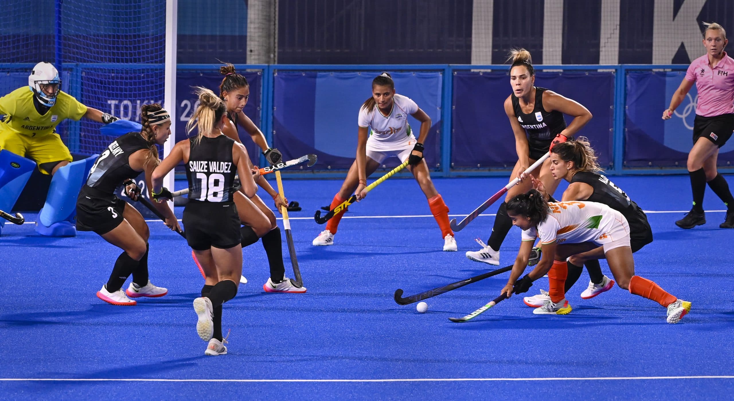 Olympics : रवि दहिया और नीरज चोपड़ा इतिहास रचने के करीब, महिला हॉकी टीम गोल्ड से चूकी