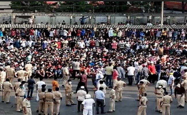 प्रवासी मजदूरों का प्रदर्शन : भड़काऊ पोस्ट डालने के आरोप में एक व्यक्ति गिरफ्तार