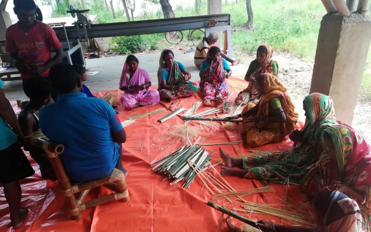 World Bamboo Day 2022: बांस से जुड़े उद्योग को मजबूती दे रहीं दुमका की महिलाएं