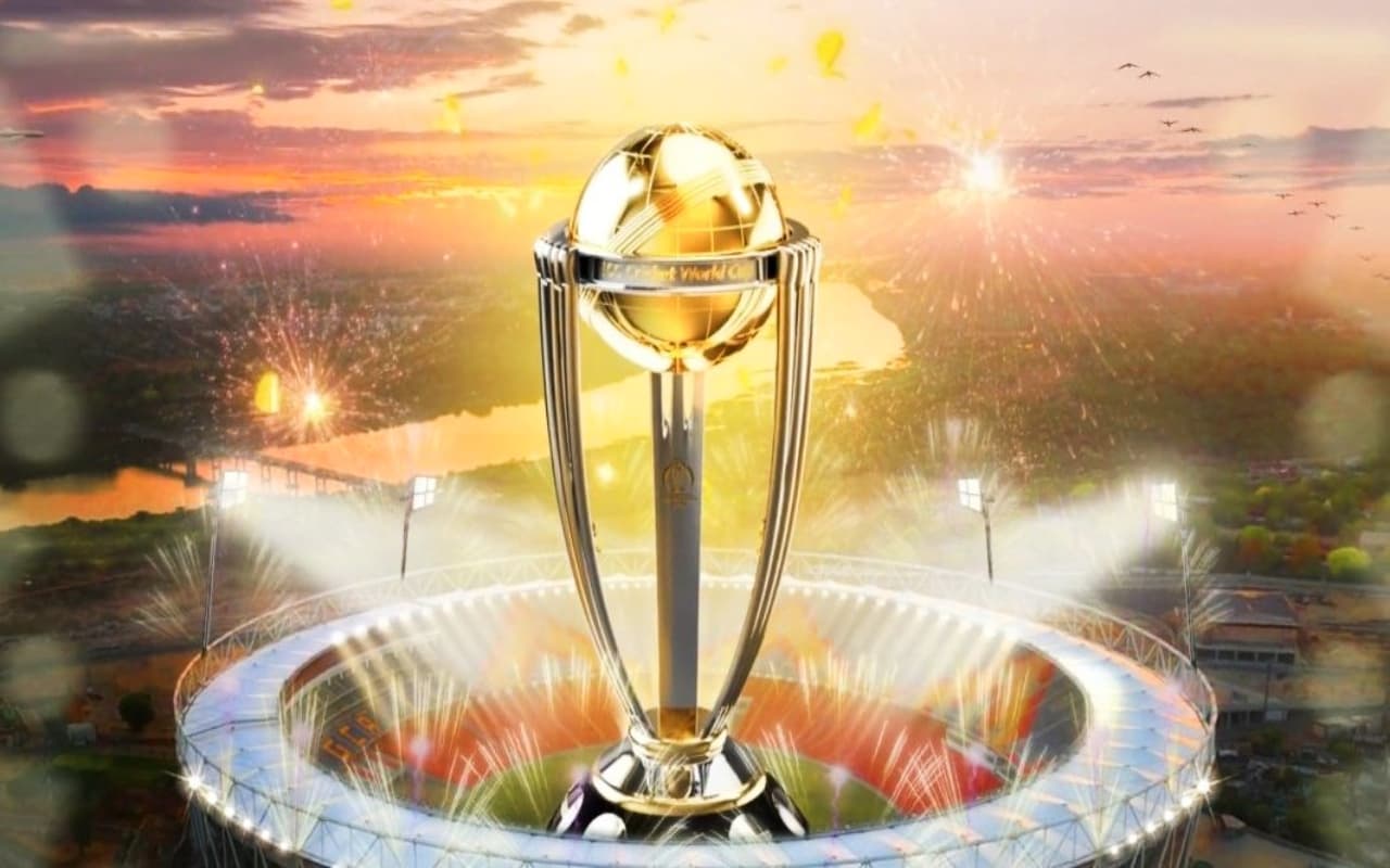 ICC World Cup 2023: लखनऊवासियों ने विश्व कप ट्रॉफी के साथ ली सेल्फी, राजधानी में खेले जाएंगे पांच मुकाबले