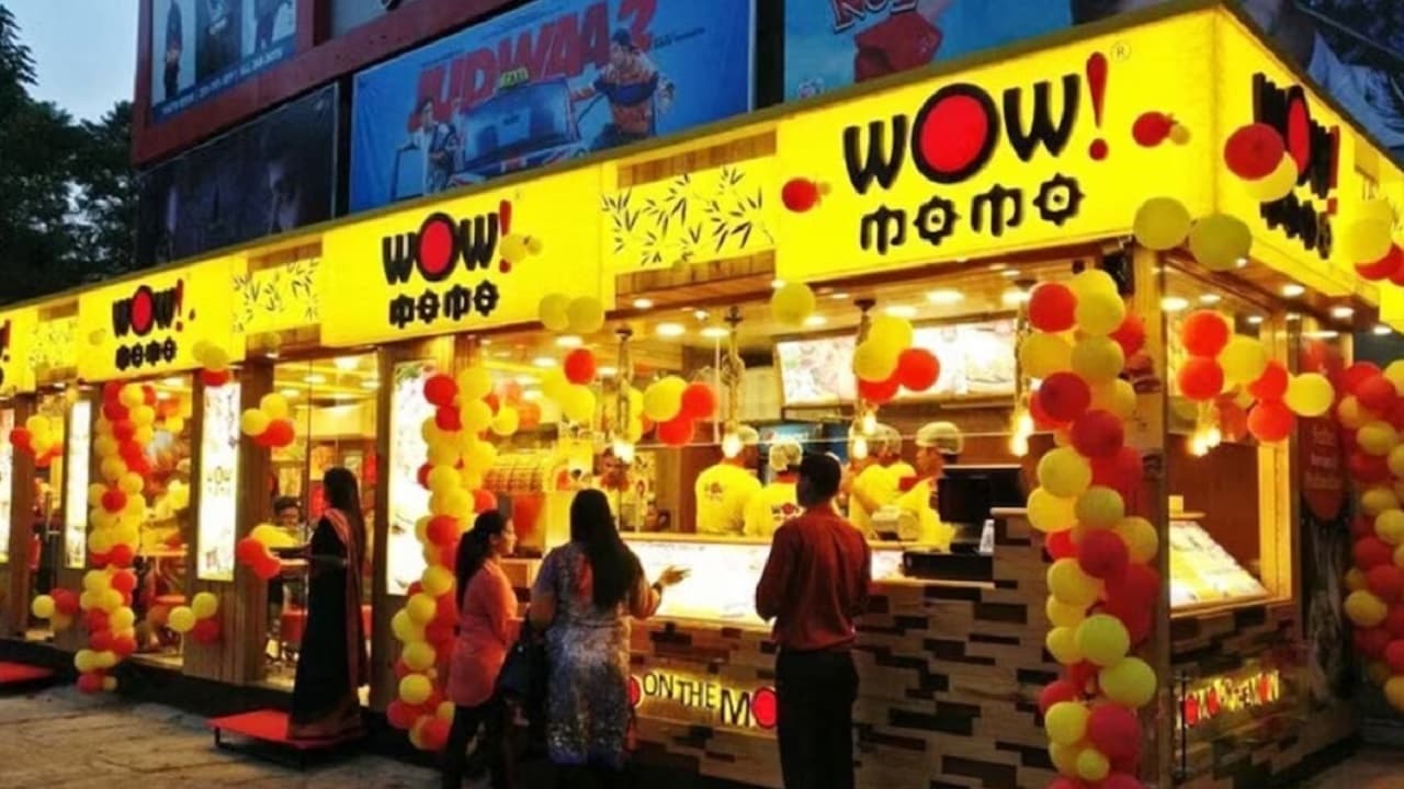 पिता ने दिया ताना तो छोटी दुकान से बना दी 2130 करोड़ की कंपनी, जानें 'Wow Momos' की पूरी कहानी