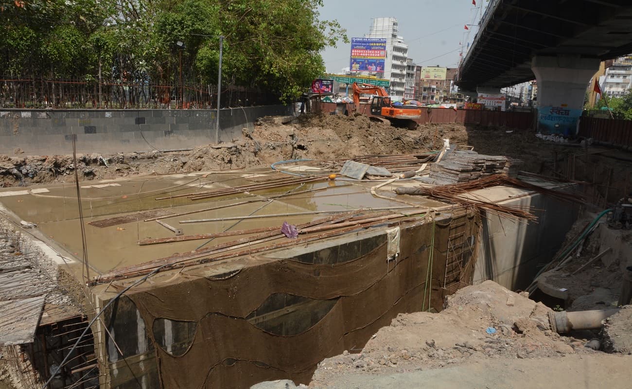 पटना सब-वे निर्माण: महावीर मंदिर के बगल में निकलेगा अंडरग्राउंड रास्ता, बकरी बाजार से आगे खुदाई शुरू पटना सब-वे निर्माण: महावीर मंदिर के बगल में निकलेगा अंडरग्राउंड रास्ता, बकरी बाजार से आगे खुदाई शुरू