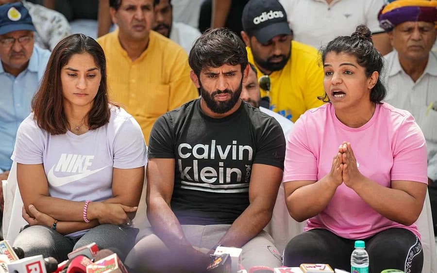 Wrestler Protest: महिला रेसलर्स की शिकायत पर FIR क्यों नहीं? दिल्ली पुलिस को सुप्रीम कोर्ट का नोटिस Wrestler Protest: महिला रेसलर्स की शिकायत पर FIR क्यों नहीं? दिल्ली पुलिस को सुप्रीम कोर्ट का नोटिस