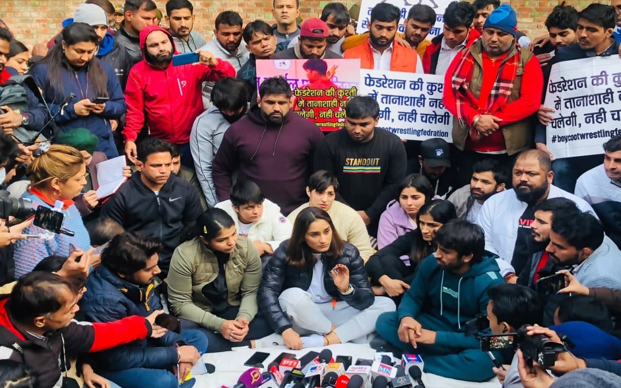 Wrestler Protest: कुश्ती महासंघ पर रेसलरों ने लगाये उत्पीड़न के आरोप, खेल मंत्रालय ने 72 घंटों में मांगा जवाब
