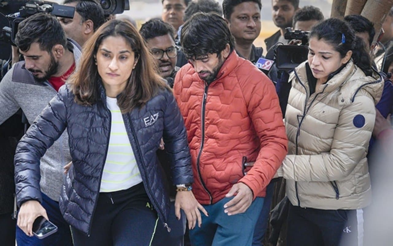 NHRC: मानवाधिकार आयोग ने खेल मंत्रालय, SAI, BCCI समेत अन्य 15 खेल महासंघों को भेजा नोटिस, जानिए क्या है मामला? NHRC: मानवाधिकार आयोग ने खेल मंत्रालय, SAI, BCCI समेत अन्य 15 खेल महासंघों को भेजा नोटिस, जानिए क्या है मामला?