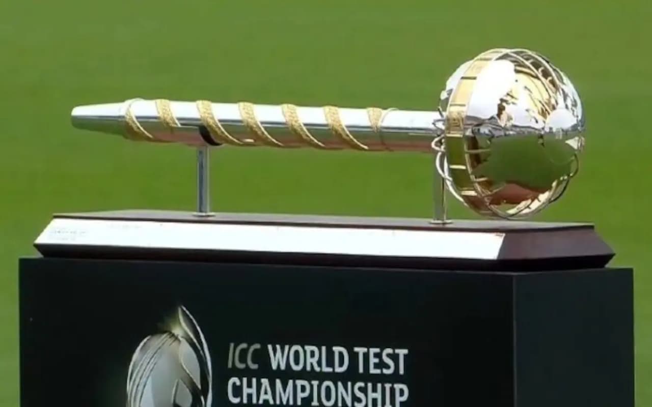 WTC Final 2023: खिताबी मुकाबले से पहले डब्ल्यूटीसी ट्रॉफी के साथ नजर आए रोहित शर्मा और पैट कमिंस, फोटो वायरल