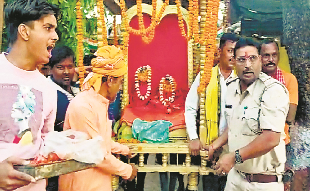 बिहार : 27 साल बाद कैद से आजाद हुए बरबर स्वामी व हनुमान जी, रंगनाथ मंदिर में विधि-विधान से की गयी स्थापना