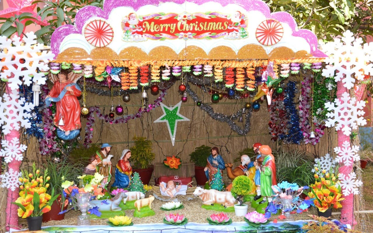 Christmas 2022: क्रिसमस को लेकर हजारीबाग का गिरजाघर सज-धज कर तैयार, देखें तस्वीरें