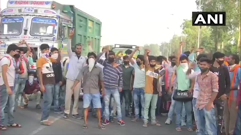पंजाब में भड़का मजदूरों का गुस्सा, अंतिम वक्त पर रद्द हुई ट्रेन, सरकार के खिलाफ लगाये नारे पंजाब में भड़का मजदूरों का गुस्सा, अंतिम वक्त पर रद्द हुई ट्रेन, सरकार के खिलाफ लगाये नारे