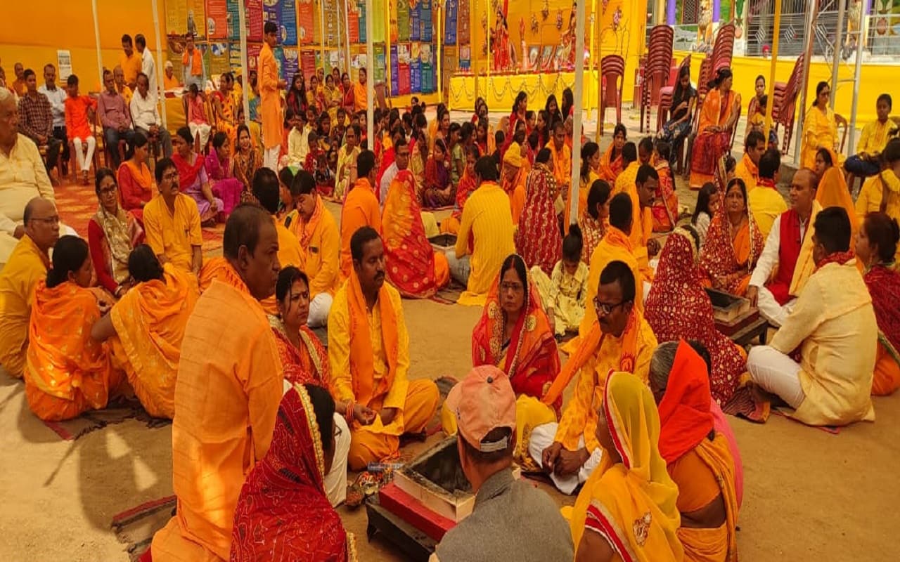 झारखंड: पूर्णाहुति के साथ नौ कुंडीय राष्ट्र जागरण गायत्री महायज्ञ संपन्न, गायत्री मंत्रों से गूंज उठा सरायकेला