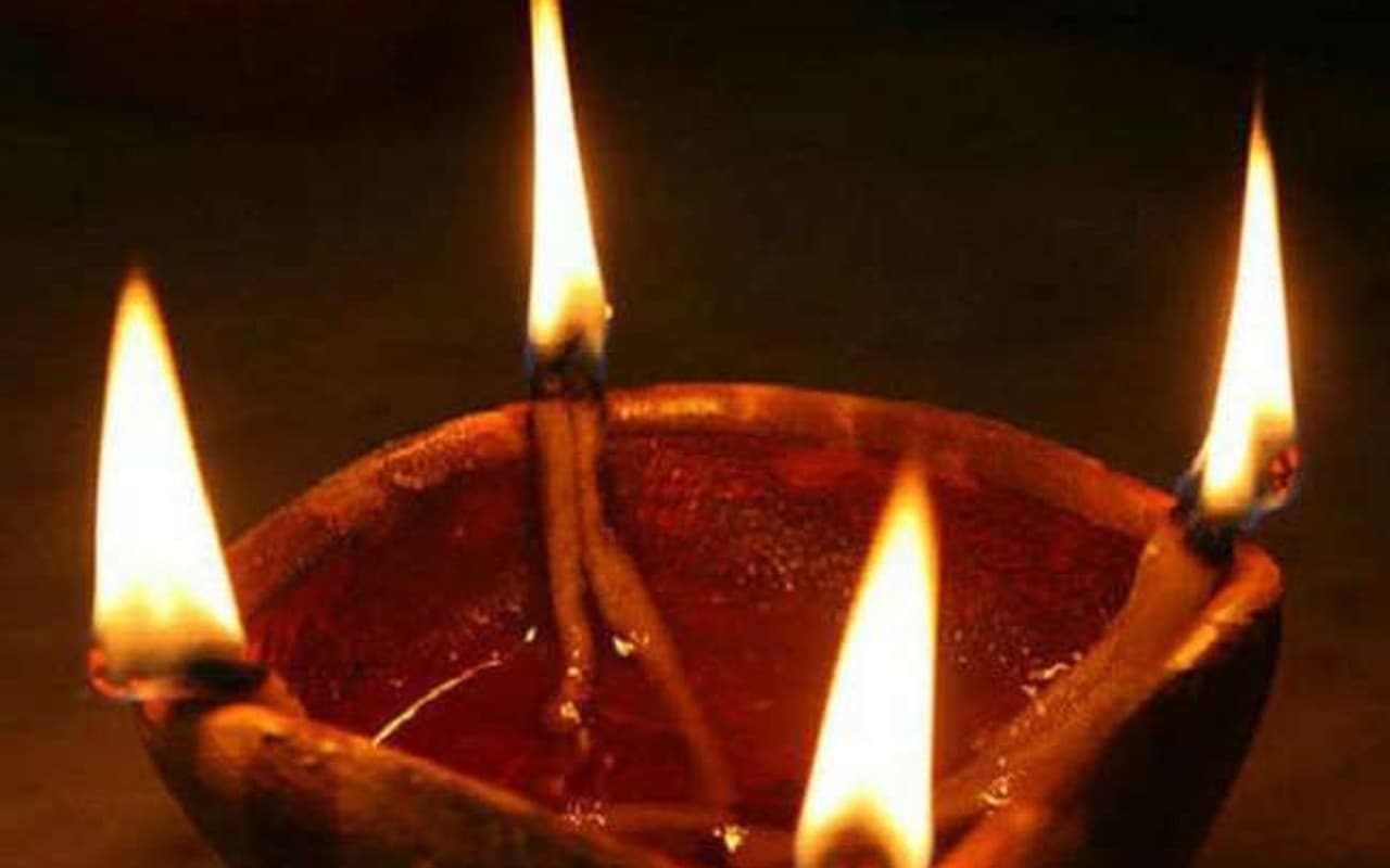 Yama Deepak 2025: क्यों जलाते हैं यम का दीपक? जाने शुभ मुहूर्त, नियम और सही मंत्र