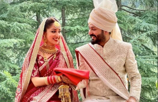 यामी गौतम और निर्देशक आदित्य धर ने रचाई शादी, लाल जोड़े में बेहद खूबसूरत दिखीं एक्ट्रेस, PHOTO