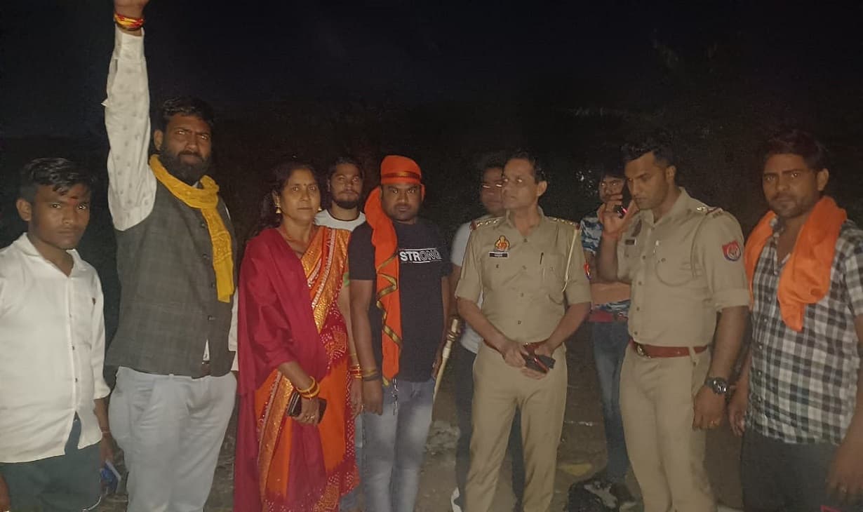 आगरा के यमुनापार में गोकशी की सूचना पर दौड़े हिंदू महासभा के कार्यकर्ता, मिला गाय का अवशेष