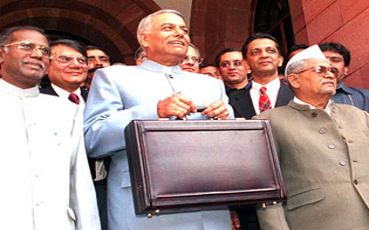 Union Budget 2023: यशवंत सिन्हा ने तोड़ी थी 53 साल पुरानी परंपरा, पहली बार सुबह में पेश किया था बजट