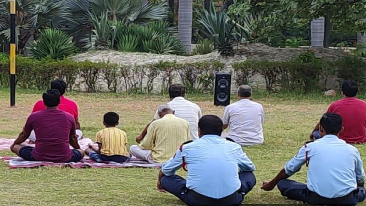 UP: प्रदेश के पार्कों में 1 मार्च से लगेगी योग पाठशाला, आयुष डॉक्टर देंगे फ्री में परामर्श, पढ़ें पूरी डिटेल