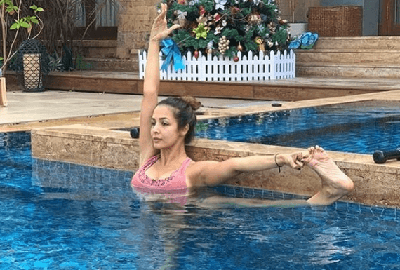 मलाइका अरोड़ा ने शेयर की लेटेस्ट फोटो, स्विमिंग पूल में यूं योगा करती आईं नजर