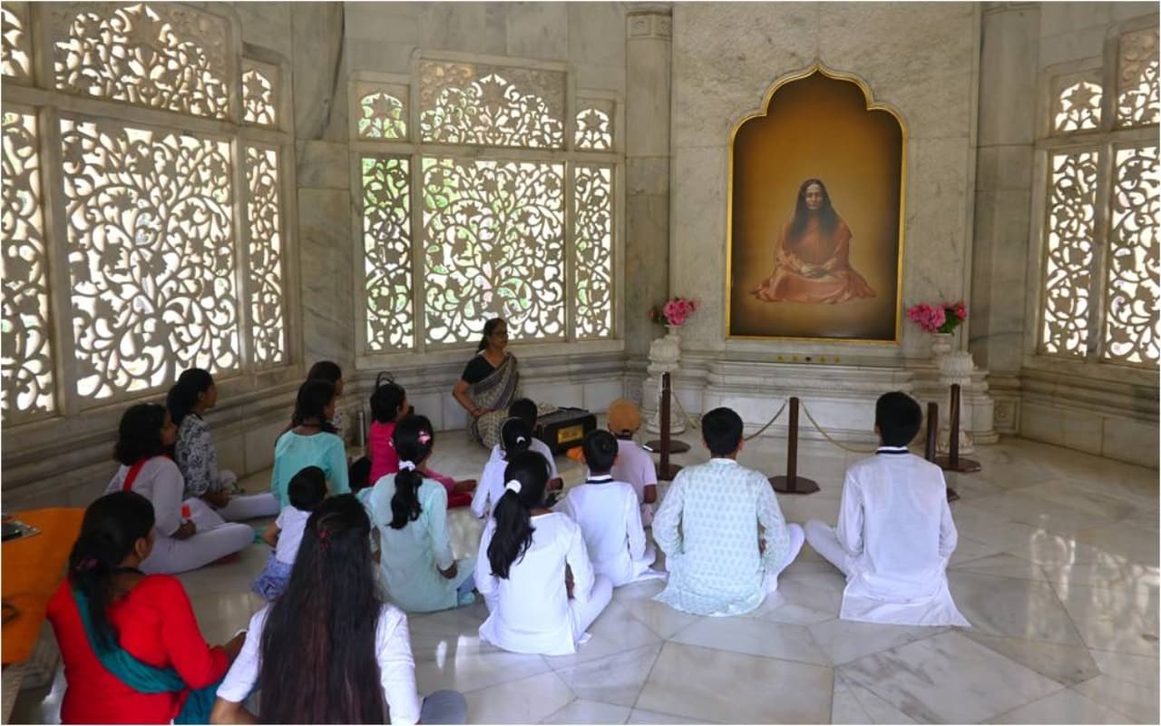 Meditation Benefits: “ध्यान  बच्चों के लिए सबसे बड़ा उपहार” - विधि बिरला