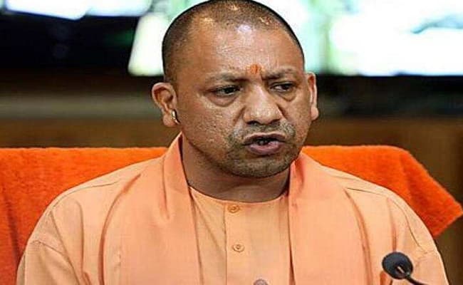 Corona Vaccination in UP : तीसरी लहर के लिए सीएम योगी ने उठाया ये कदम, यूपी में आज से सभी 75 जिलों में 18 प्लस को लगेगा वैक्सीन