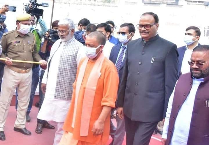 मायावती के बाद अब योगी आदित्यनाथ ने सपा को बताया 'गुंडों' की पार्टी, अखिलेश यादव पर बोला जमकर हमला