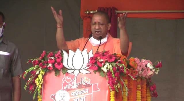 बंगाल में बोले योगी आदित्यनाथ- भाजपा की सरकार बनाइए, 24 घंटे में गौ-तस्करी और गौ-हत्या बंद हो जायेगी