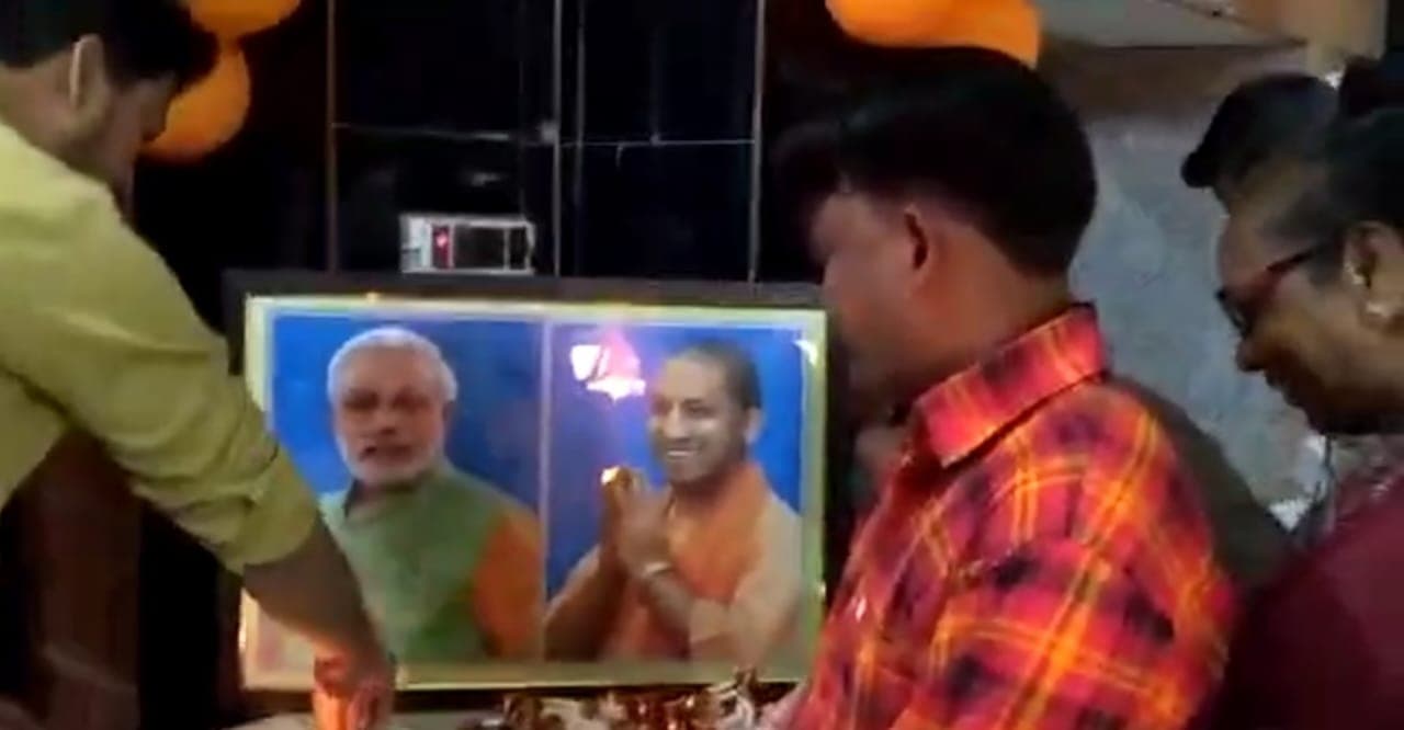 अलीगढ़ः  महापौर पद के प्रत्याशी ने मोदी-योगी का बनवाया मंदिर, कहा- अच्छे काम करने वाले लोगों की पूजा जरूरी