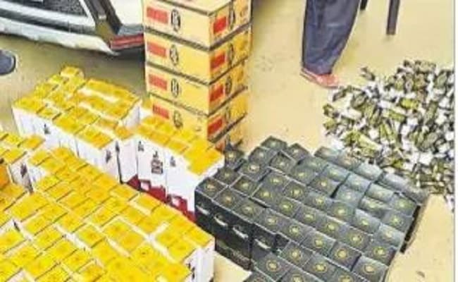 पटना में प्रेस लिखी गाड़ी से कर रहे थे शराब की तस्करी, पुलिस ने पकड़ा तो देने लगे धौंस, गिरफ्तार