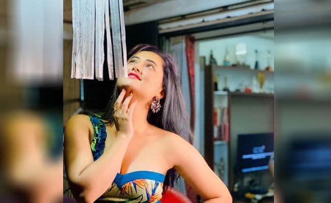 रश्मि देसाई के बोल्ड लुक ने उड़ाई फैंस की नींद, एक्‍ट्रेस की फोटो देख फैंस ने किए ऐसे कमेंट्स